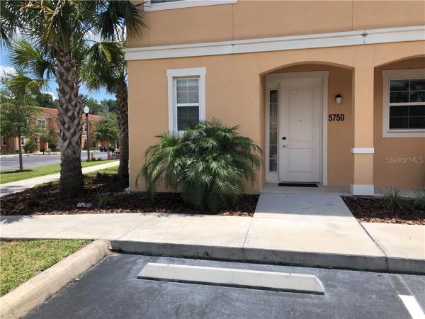 REGAL OAKS AT OLD TOWN