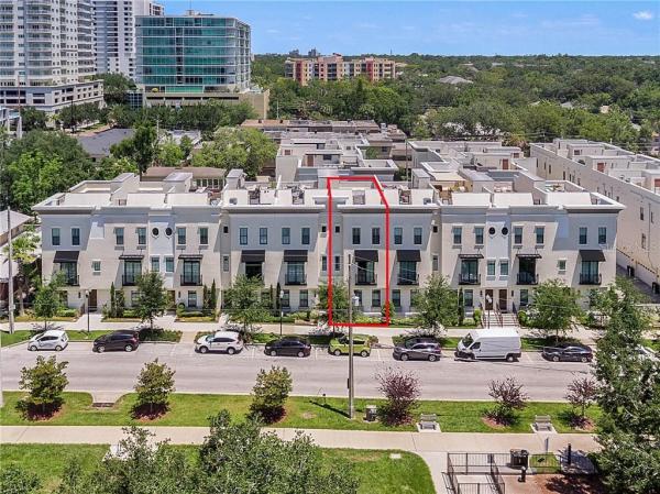 BROWNSTONES AT THORNTON PARK