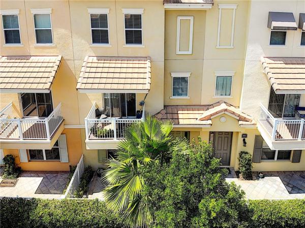 GRANDE OAKS AT HEATHROW