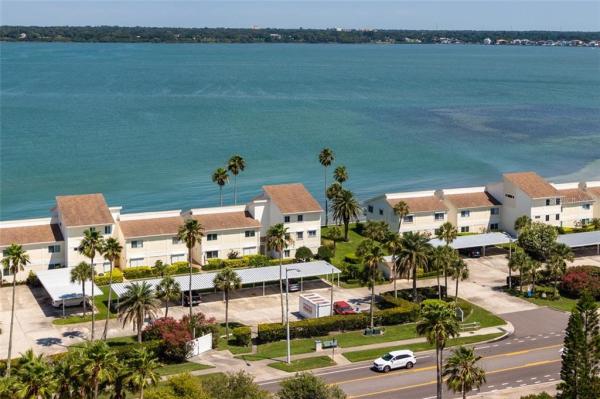 SAND KEY CONDO-BAYSIDE