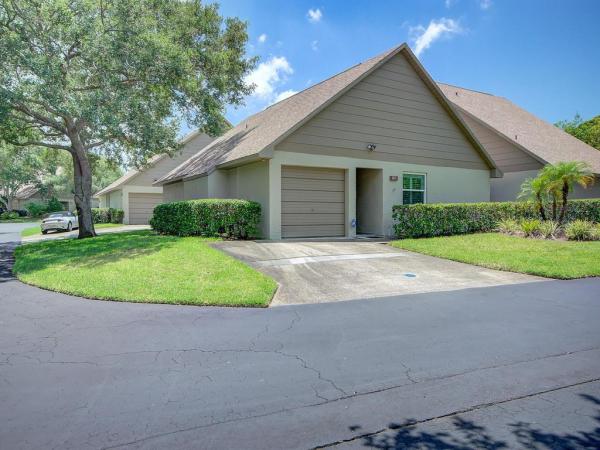 CHATEAUX WOODS CONDO