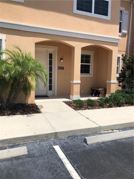 REGAL OAKS AT OLD TOWN