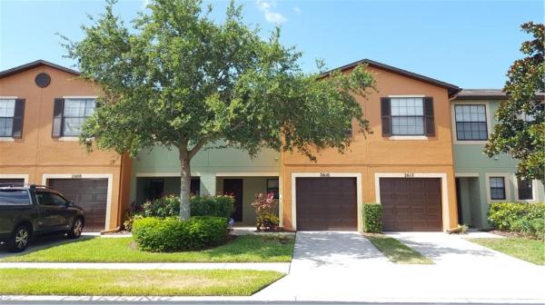 EDGEWATER AT LAKE BRANDON