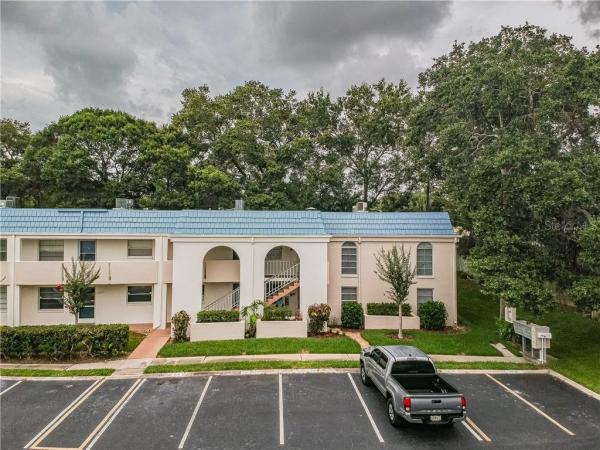 BELLEAIR OAKS CONDO