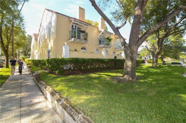 HYDE PARK CLOISTER CONDO