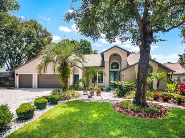 THE MANORS AT CRYSTAL LAKES