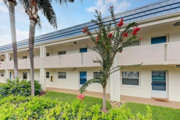 BELLEAIR OAKS CONDO
