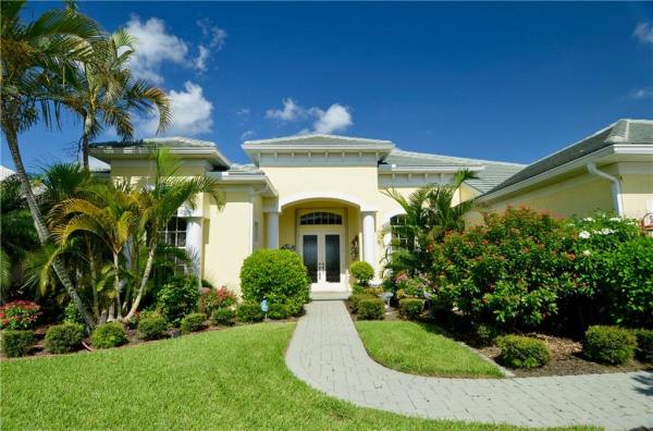 PELICAN POINTE GOLF & COUNTRY CLUB