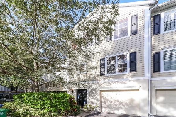 HAMPTON WOODS TWNHMS