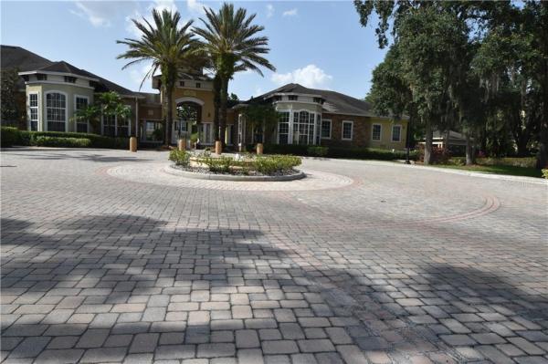 COURTNEY PALMS CONDO