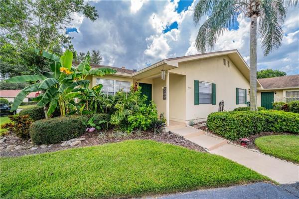 THE KNOLLS OF KINGS POINT A CO