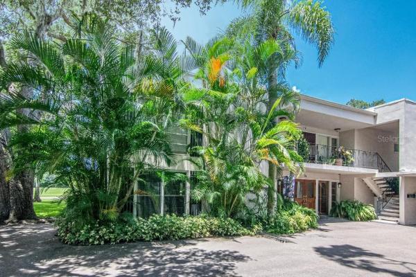 EAST BAY COUNTRY CLUB CONDO APTS