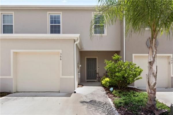 LAKE BLUFF AT TOWN CENTER