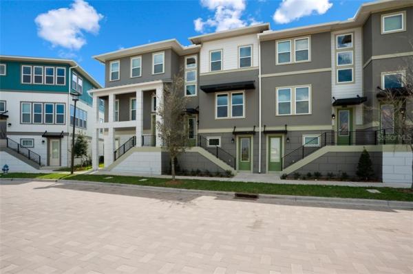 LAUREATE PK NBRHD CENTER PH 1