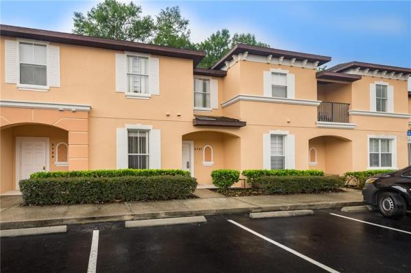 REGAL OAKS AT OLD TOWN