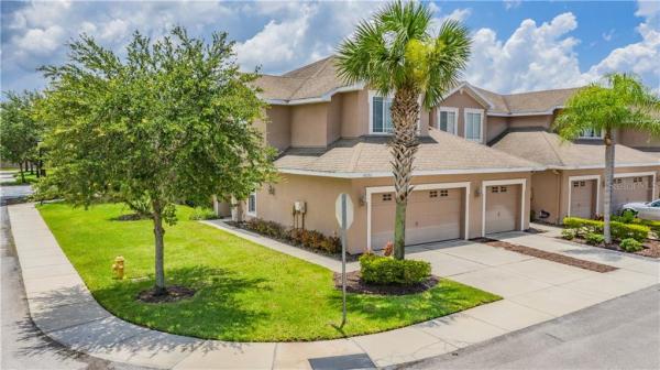 TOWNHOMES AT PARKSIDE