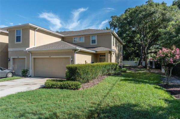 BROADWAY CENTRE TWNHMS