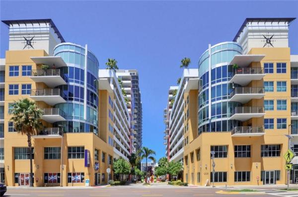 GRAND CENTRAL AT KENNEDY RESIDENCES A CONDO