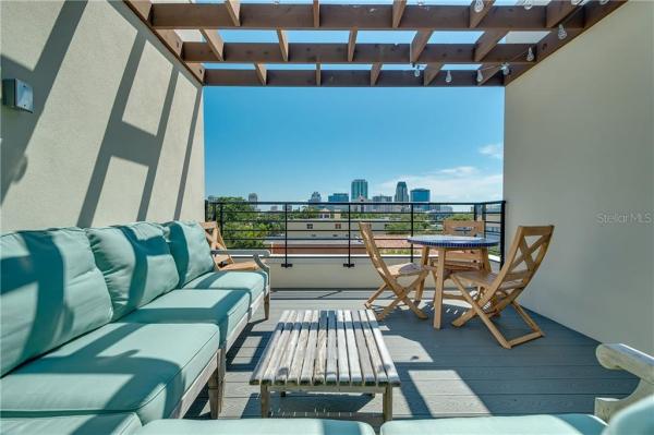 ARLINGTON & 8TH TWNHMS