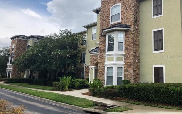 COURTNEY PALMS CONDO