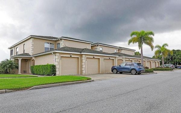 HIDDEN LAKE CONDO PH 1