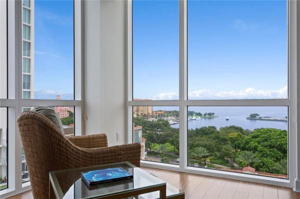 PARKSHORE PLAZA CONDO