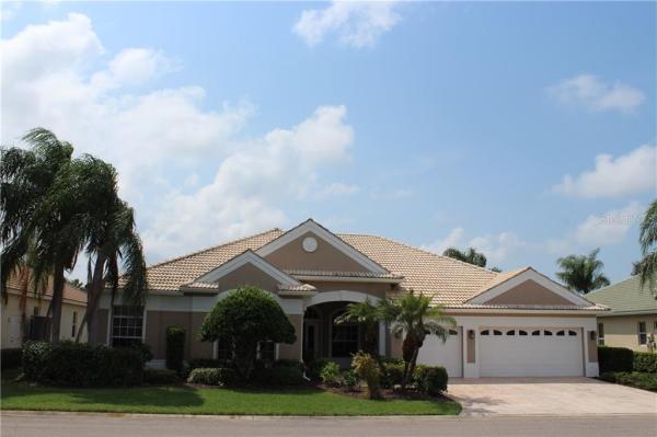 PELICAN POINTE GOLF & COUNTRY CLUB