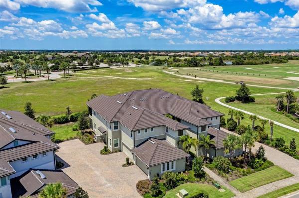 CLUBSIDE AT COUNTRY CLUB EAST PH IV