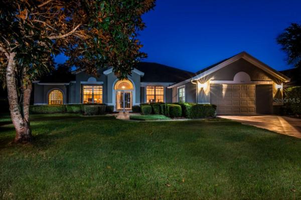 COUNTRY CLUB OF MOUNT DORA