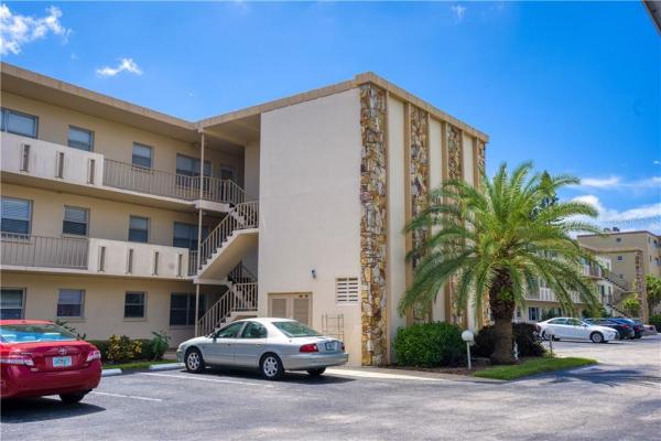 IRONWOOD FIRST CONDO DB489/530