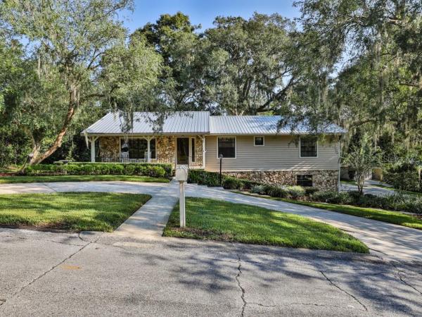 COUNTRY CLUB ESTATES