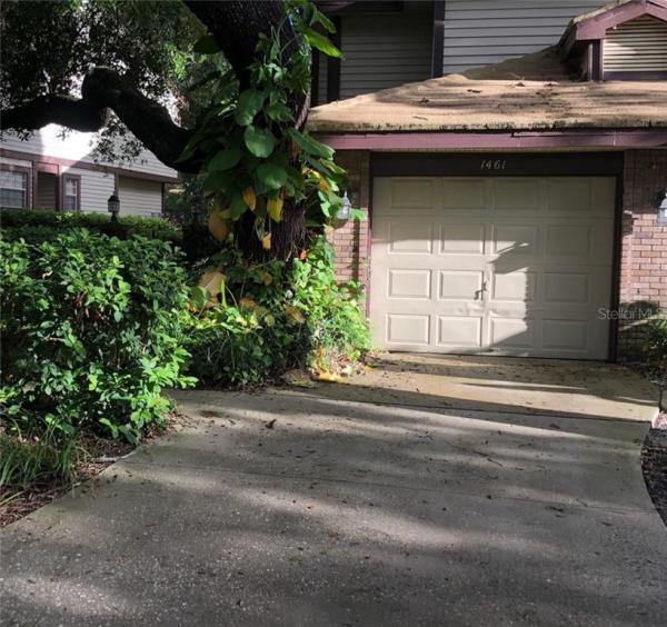 LAUREL OAKS AT COUNTRY WOODS CONDO