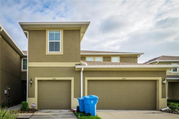 BROADWAY CENTRE TWNHMS