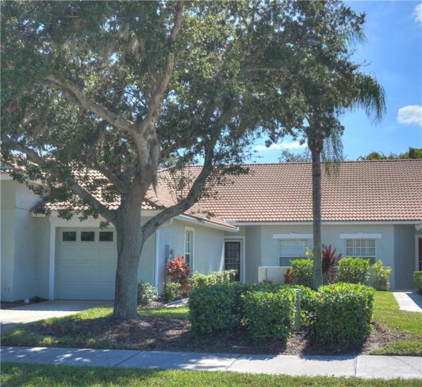 PELICAN POINTE GOLF & COUNTRY CLUB