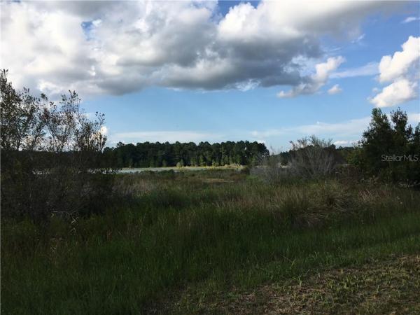 HIDDEN OAKS LAKEFRONT CNTRY ES