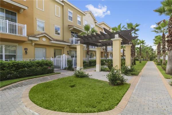 GRANDE OAKS AT HEATHROW