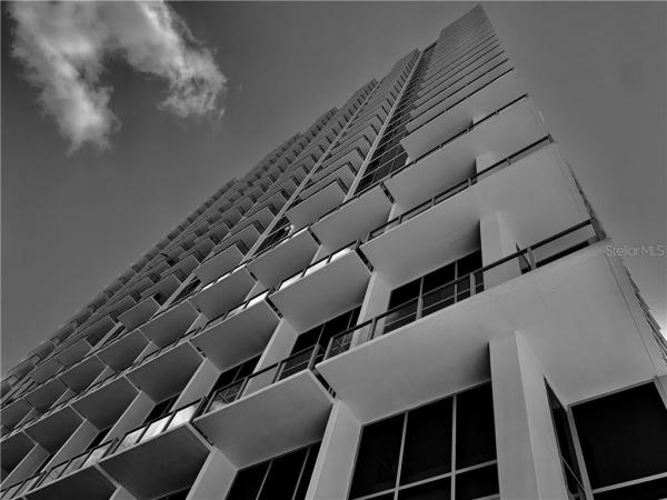 VUE AT LAKE EOLA CONDOMINIUM