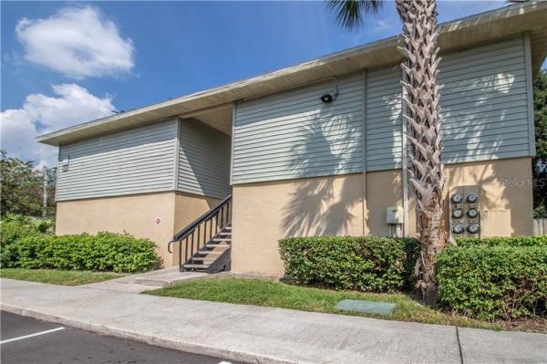 THE HAMPTONS AT BRANDON A CONDO