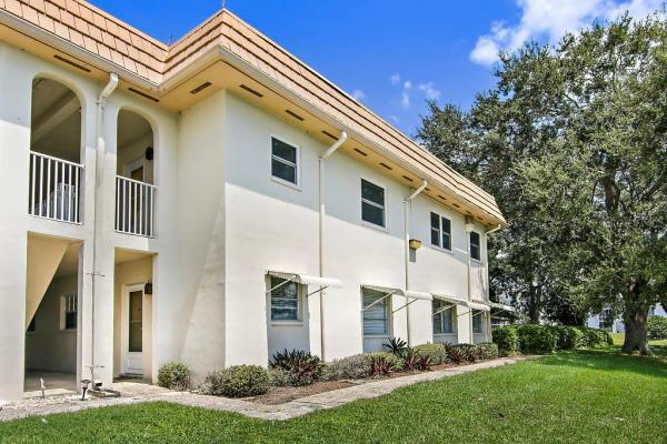 CHALET-ON-THE-LAKE CONDO