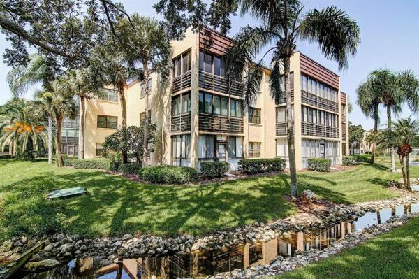 LAKEVIEW OF LARGO SOUTH CONDO