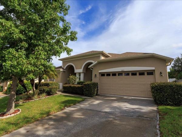 OVERLOOK AT LAKE LOUISA PH 01