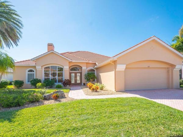 PELICAN POINTE GOLF & CC