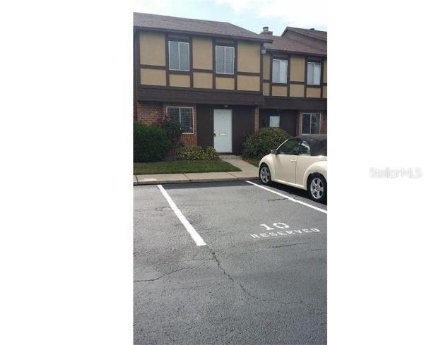 HUNTINGTON ON GREEN CONDO