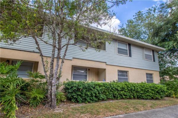 THE HAMPTONS AT BRANDON A CONDO