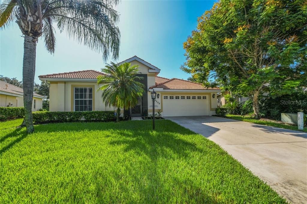 THE HAMPTONS - фото