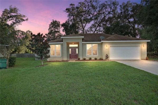 LADY LAKE CIERRA OAKS