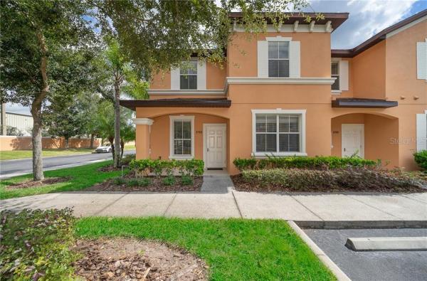 REGAL OAKS AT OLD TOWN