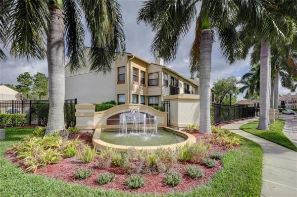 CLUB AT FEATHER SOUND THE CONDO