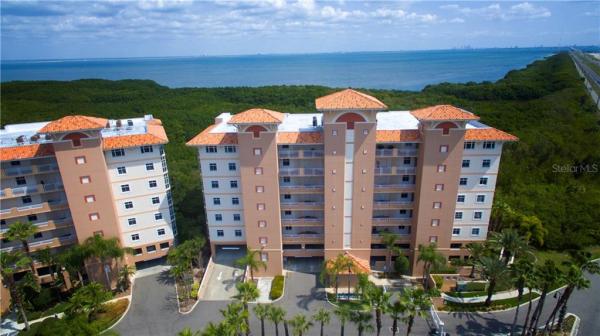 GRANDE VERANDAHS ON THE BAY
