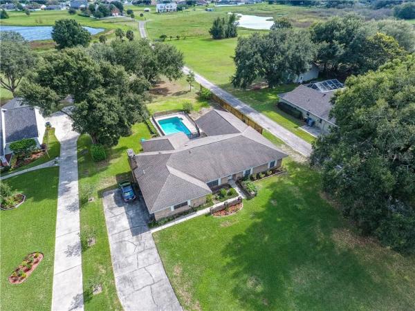 COUNTRY OAKS LAKELAND